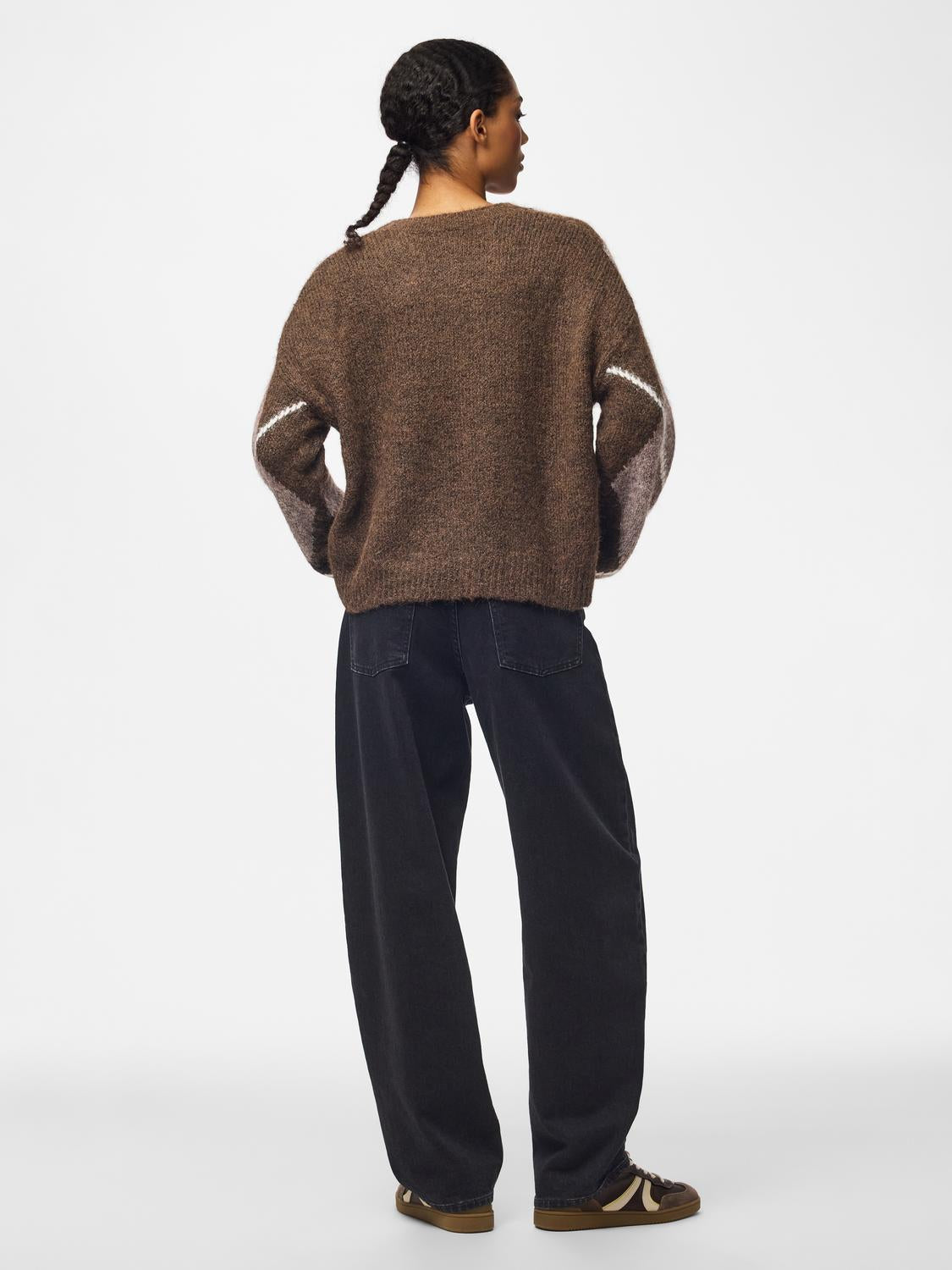 model_shot-back